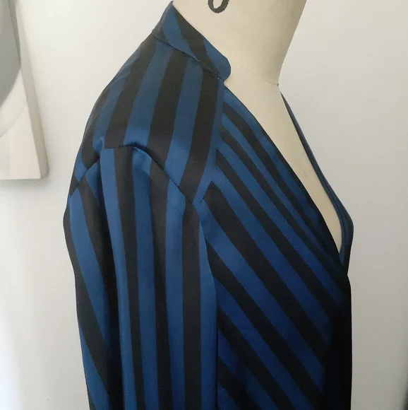 Vince Camuto Blouse - Picture 3 of 7